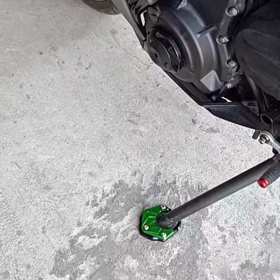 Stand Shoe Enlarger Kawasaki Z900, Ninja 250 FI New Tatakan Pelebar Standar Samping URRA