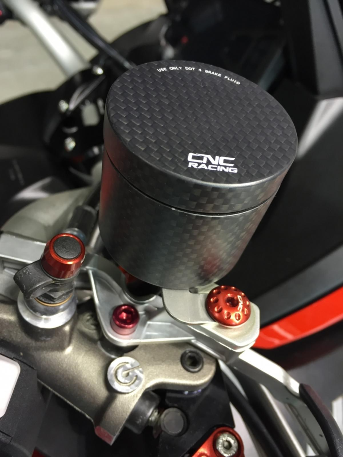 CNC RACING Brake Fluid Tank Carbon Universal