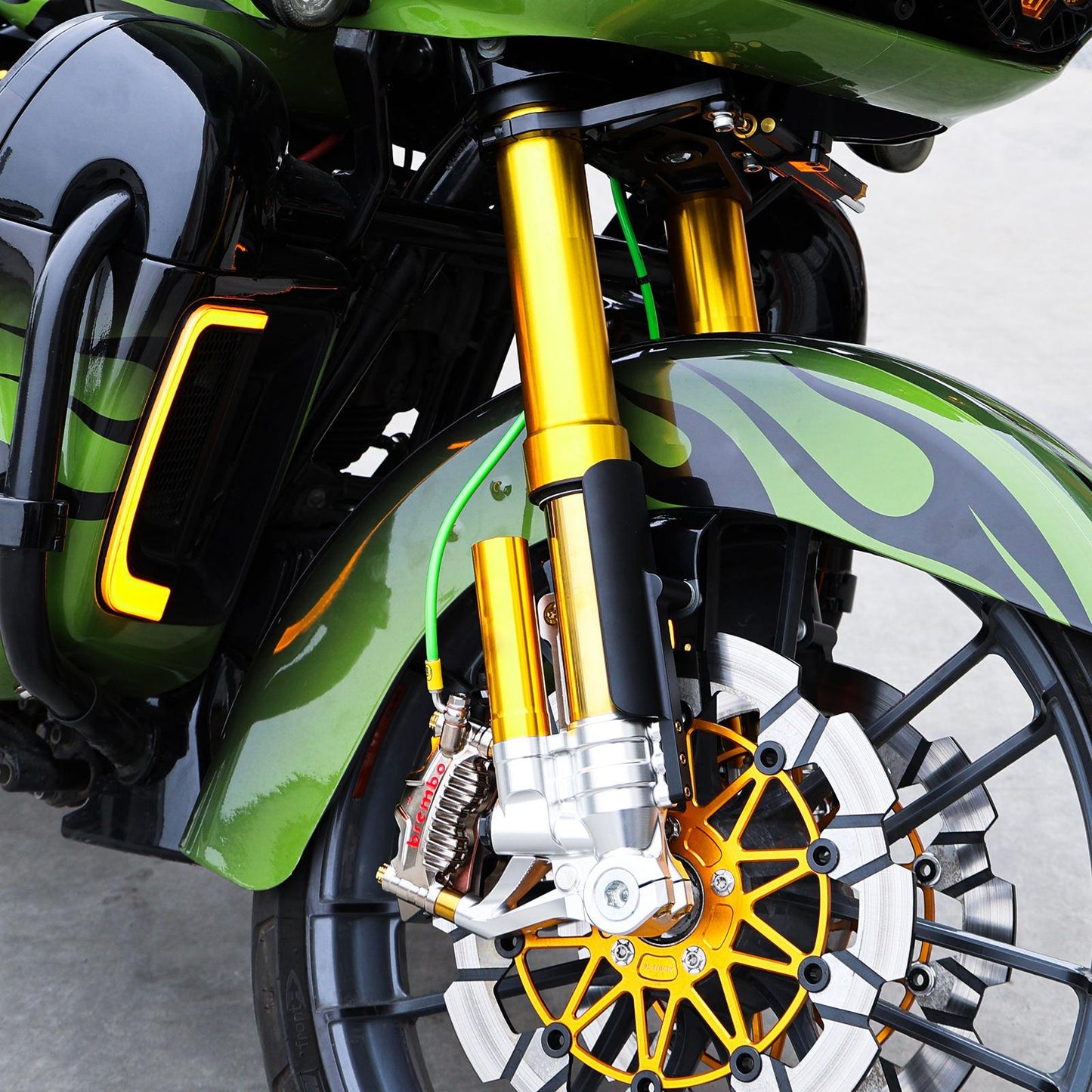 URRA USD Shock Depan Upside Down Harley Davidson Street Glide, Touring 14–23