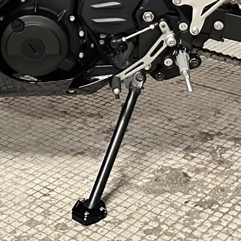 URRA Stand Shoe Enlarger Kawasaki Z900, Ninja 250 FI New Tatakan Pelebar Standar Samping